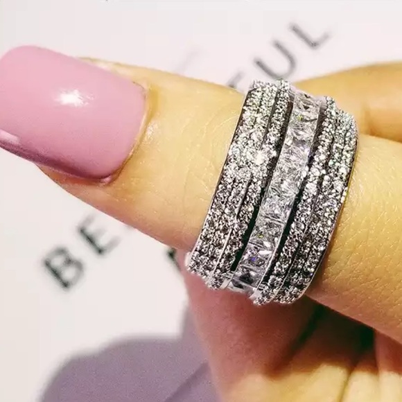 Jewelry - New Luxury Wheel Wedding Band Eternity Ring